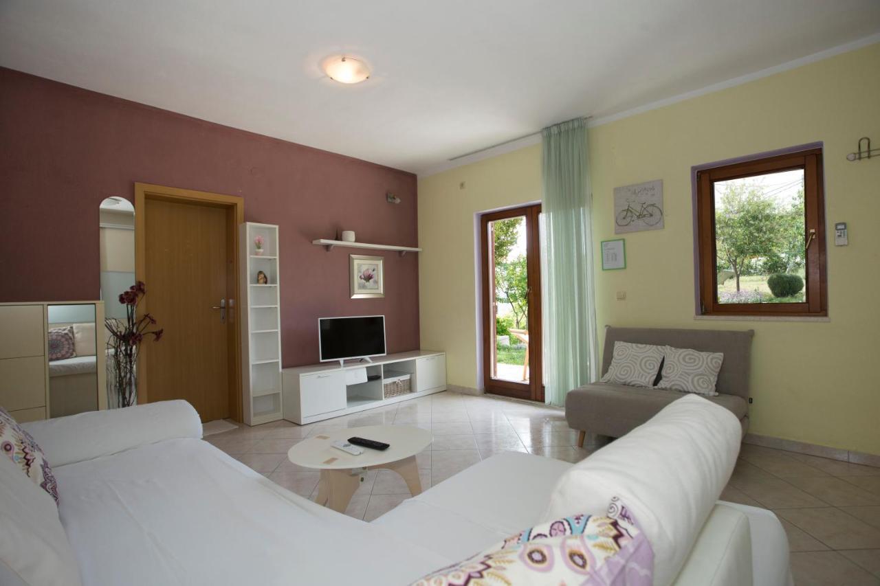 Apartman Lucy *
