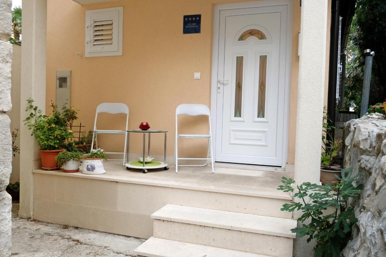 Apartment Ante Apartment