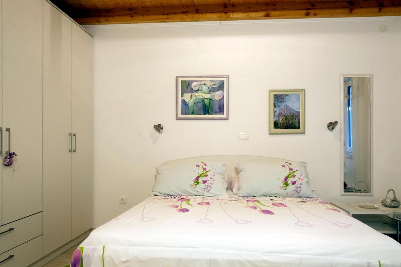 Apartment Ante Apartment *