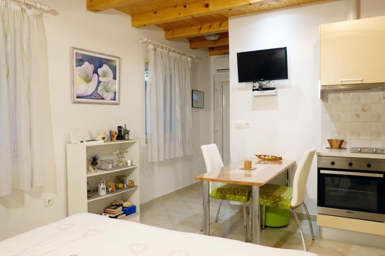 Apartment Ante Apartment *