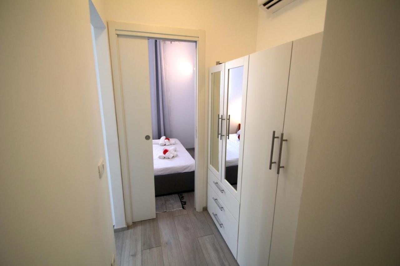 And Cozy In The Centre Of Apartment *