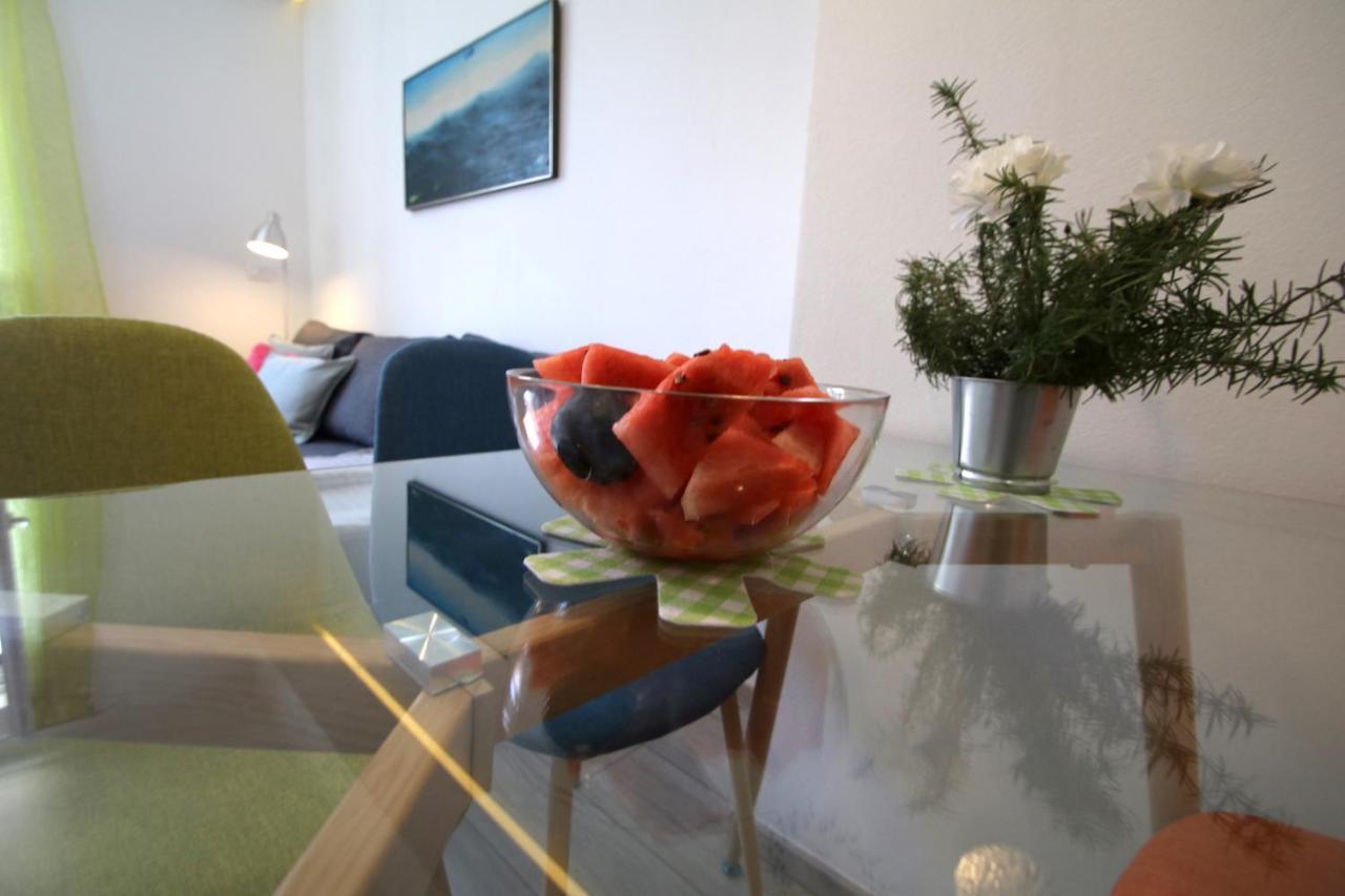 And Cozy In The Centre Of Apartment *