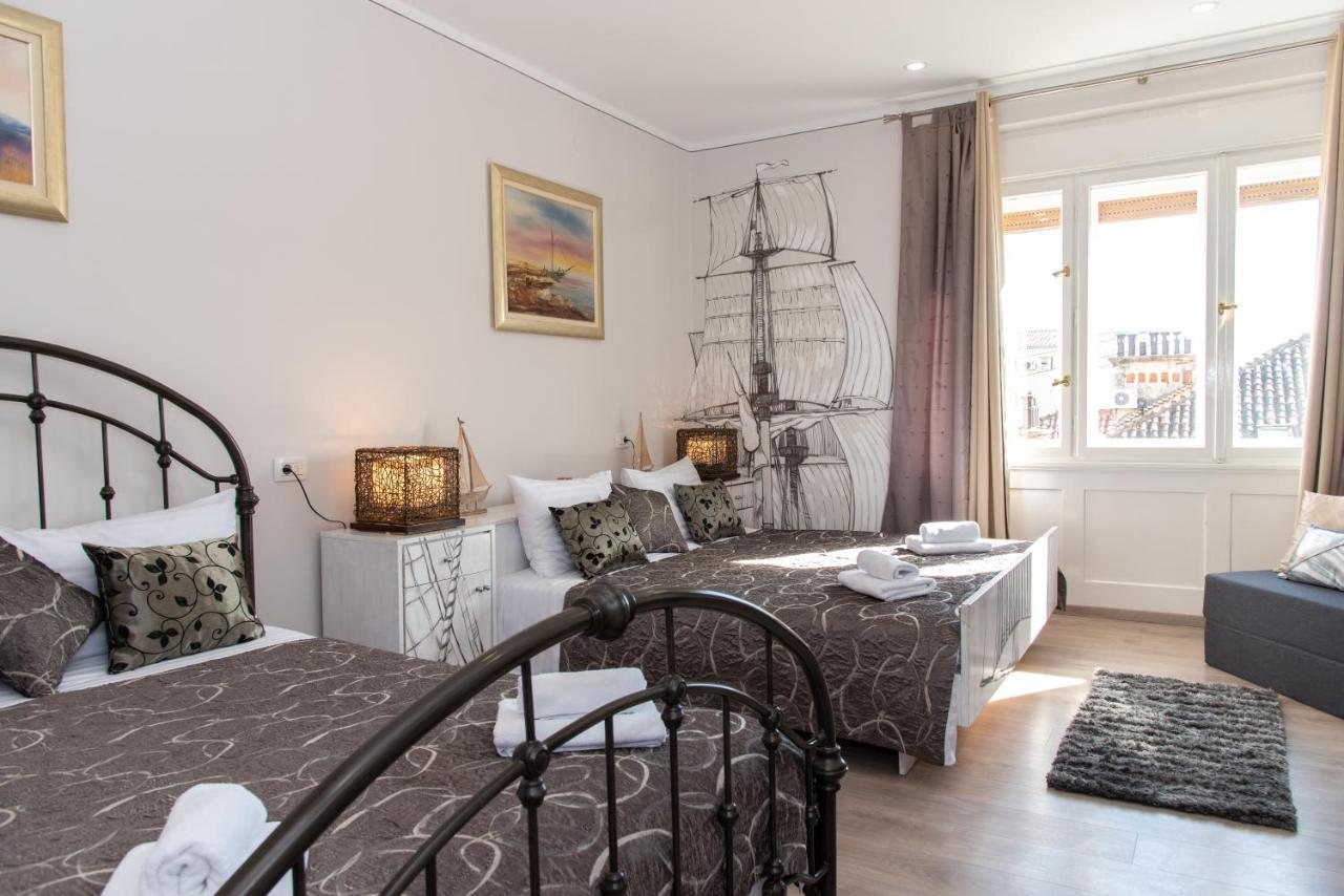 Acomodação com café da manhã  Metropole Luxury 4*
