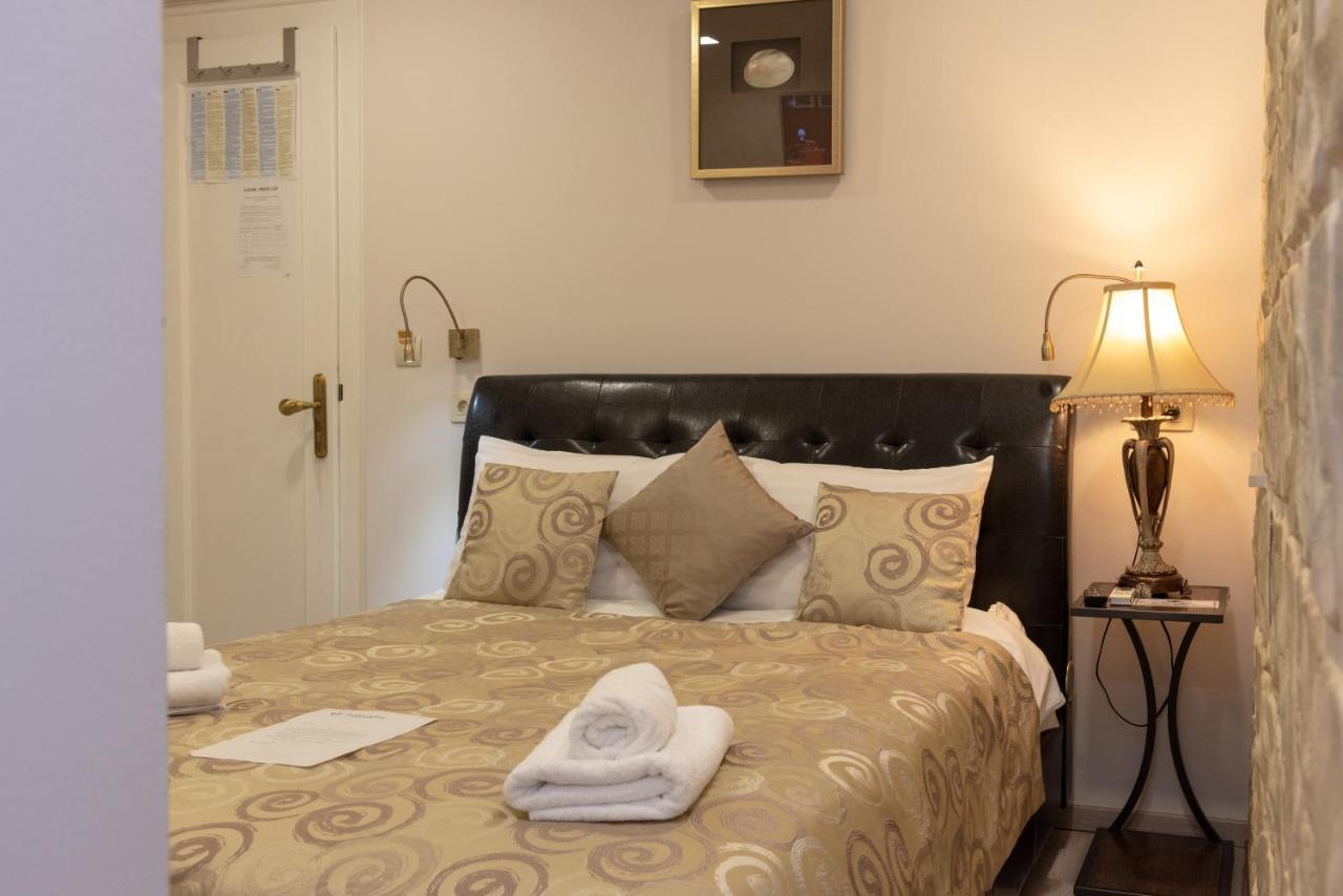 Acomodação com café da manhã  Metropole Luxury 4*
