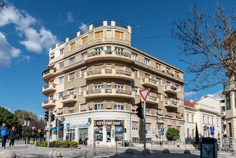 Acomodação com café da manhã  Metropole Luxury 4*