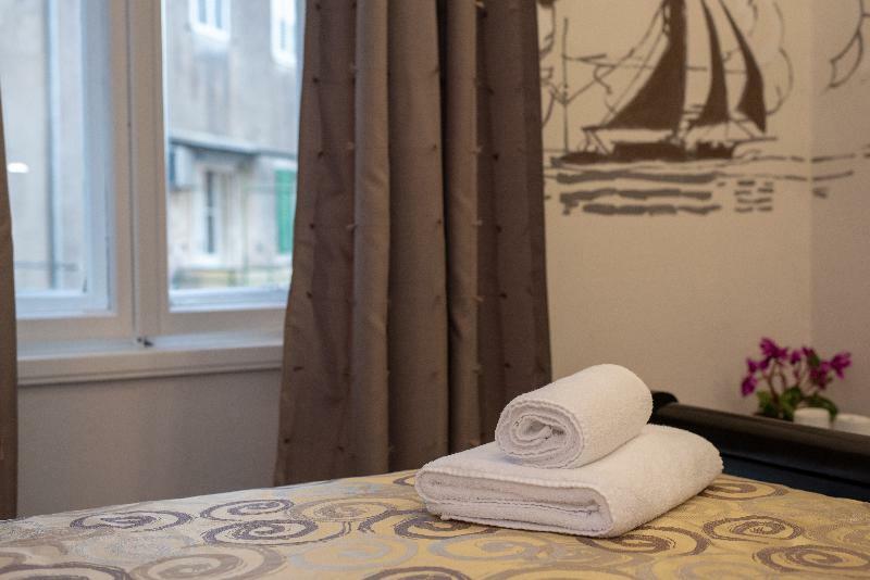 Acomodação com café da manhã  Metropole Luxury 4*
