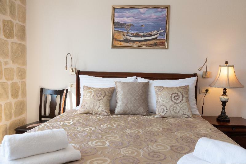Acomodação com café da manhã  Metropole Luxury 4*