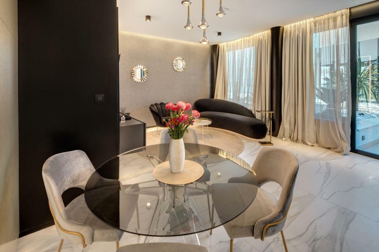 Posh Luxury Split