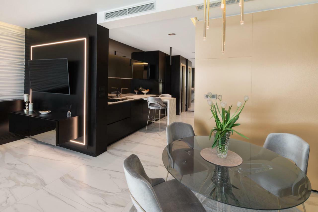Posh Luxury Apartment *