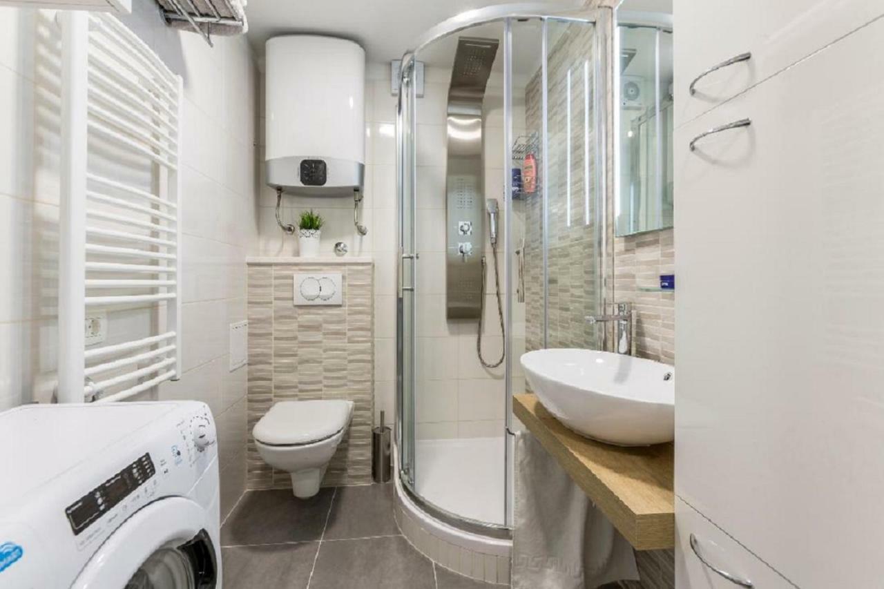 Narnia Apartment Split