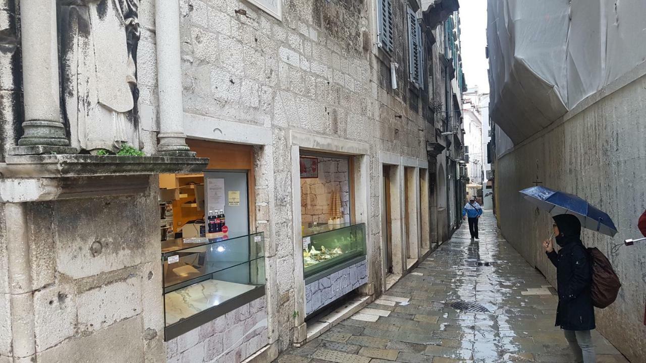 Ciprianis Center Split