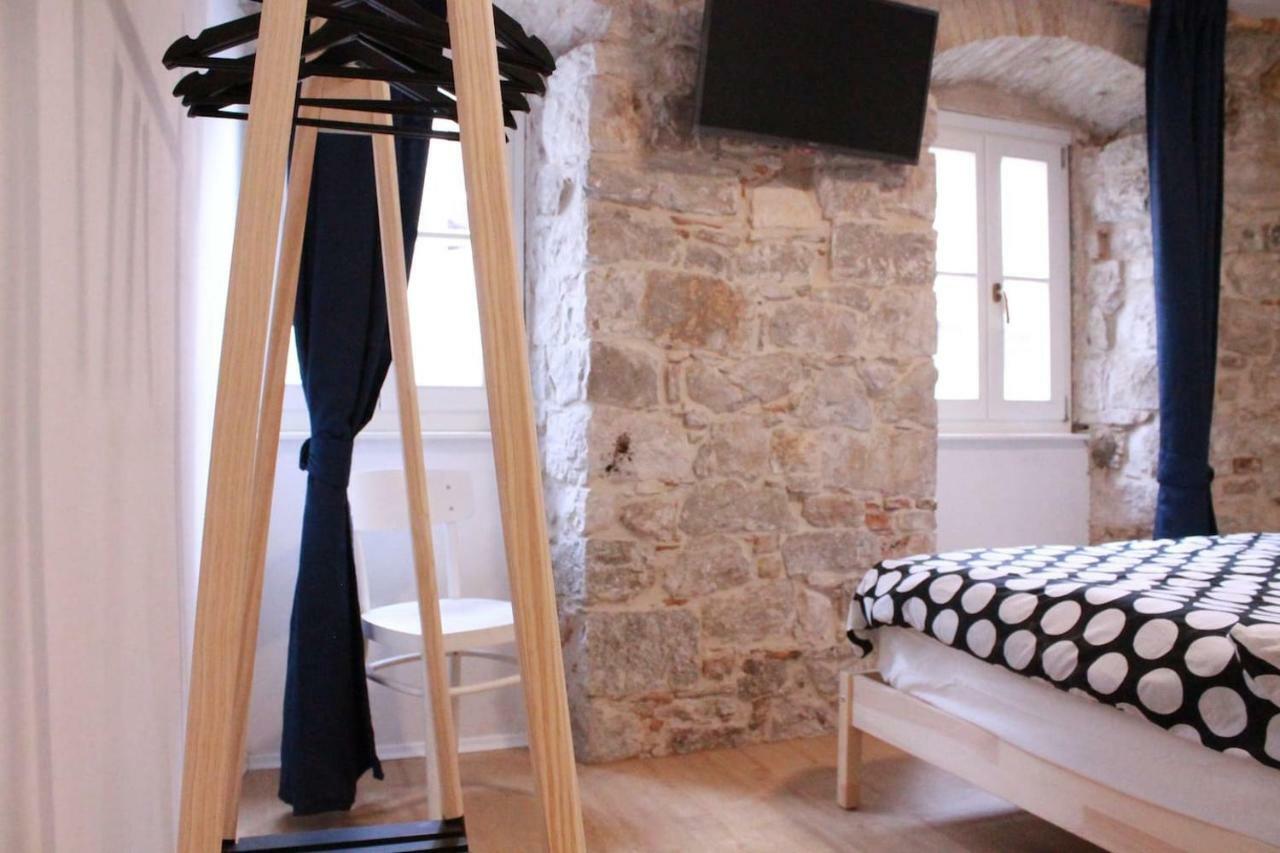 Apartman Books&bells Split