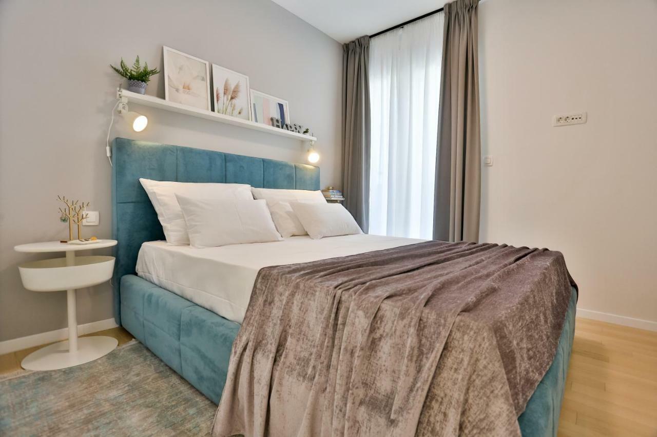 Luxury Urban With Jacuzzi Apartment
