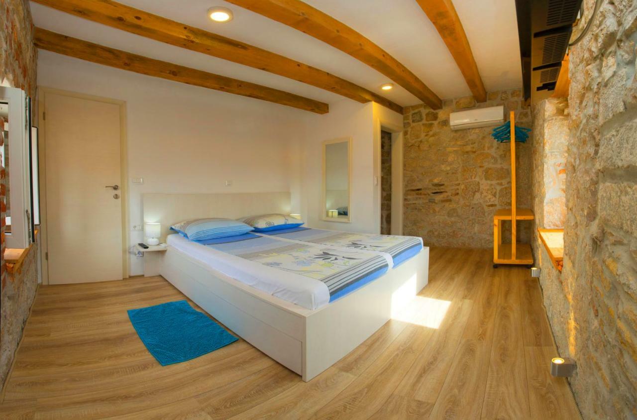 Veli Varos * Split