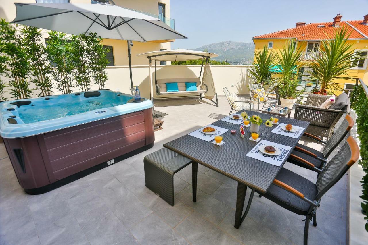 Luxury Urban With Jacuzzi Apartment