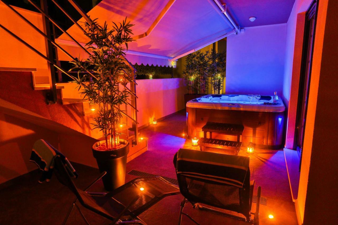Luxury Urban With Jacuzzi Apartment