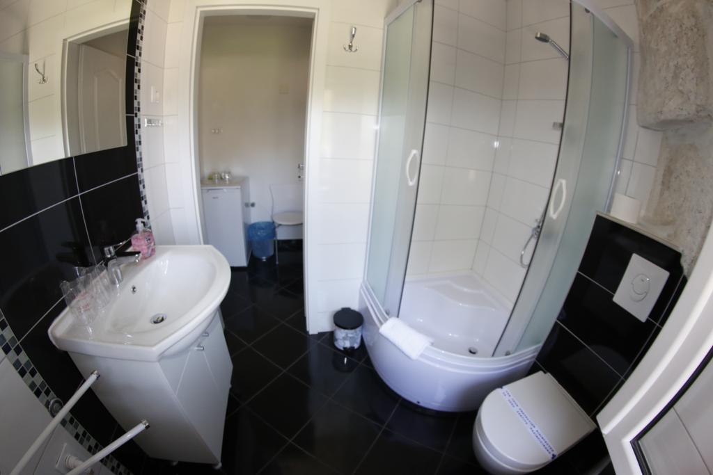 Palace Inn Rooms 3*