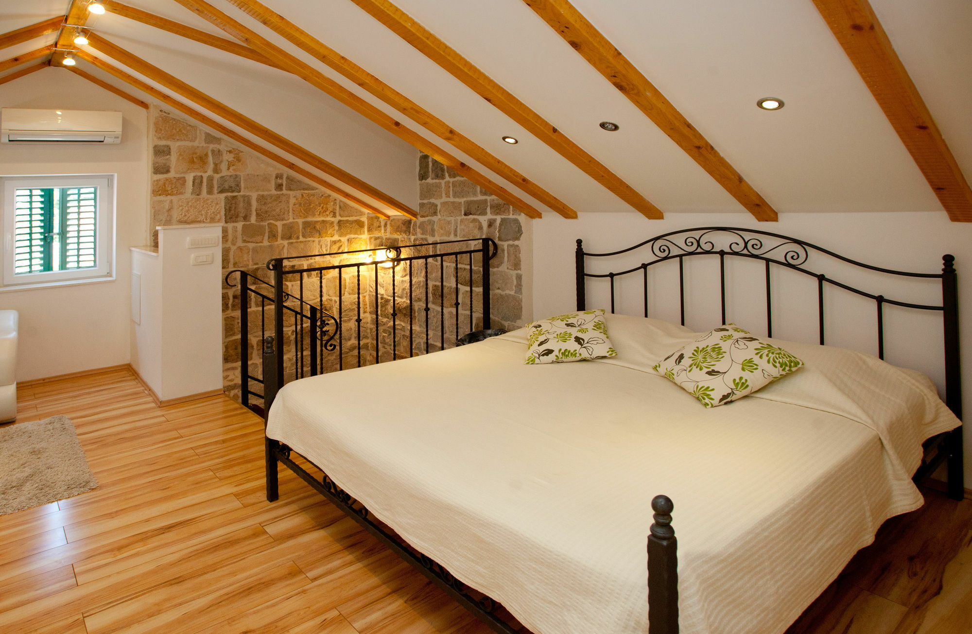 House Sandra 3*