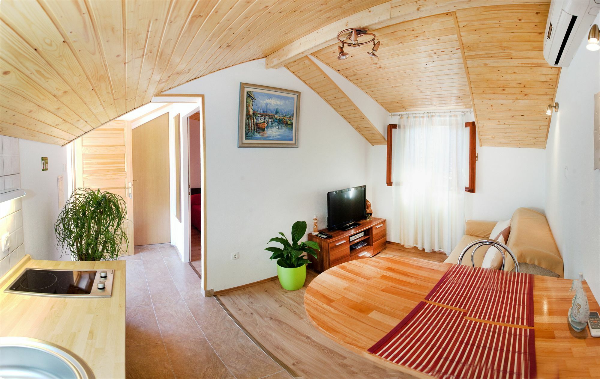 House Sandra Split