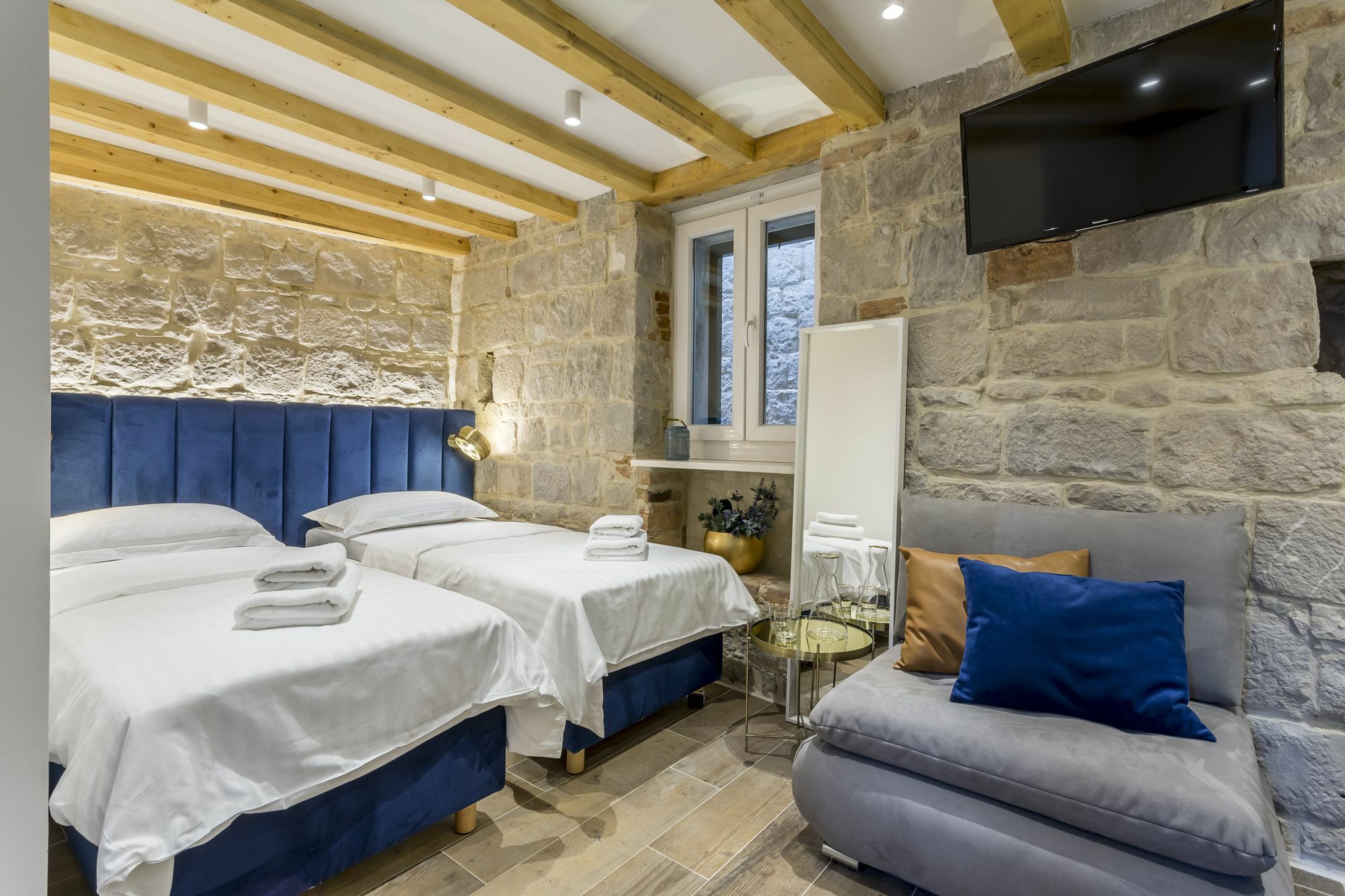 Miara Luxury Split