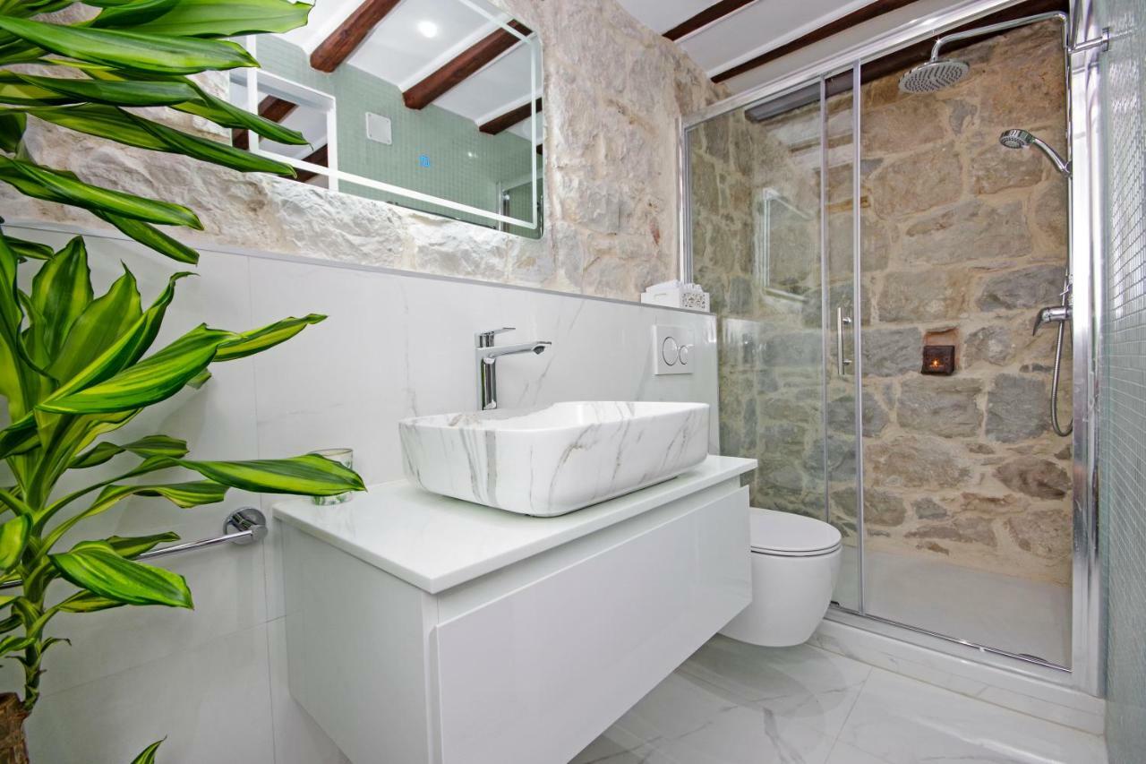 Apartment Bonbon Old Town Private En-suite Split