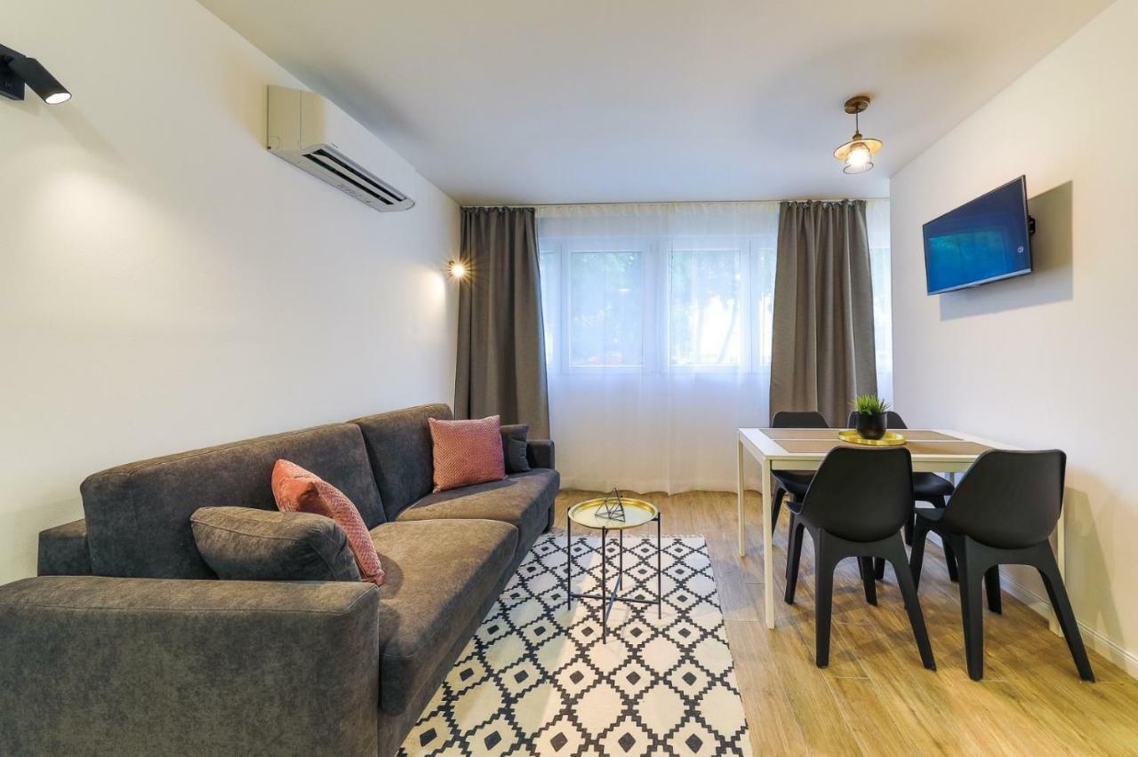 Onesta Apartment Split
