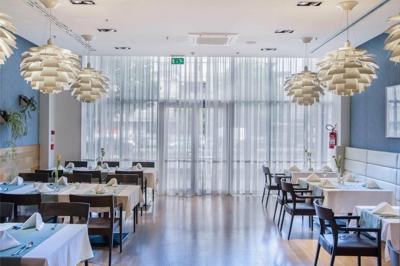 Atrium Hotel