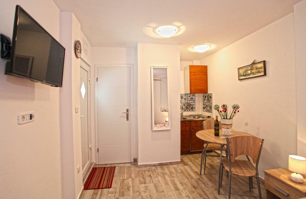 Kimmy Apartment Split