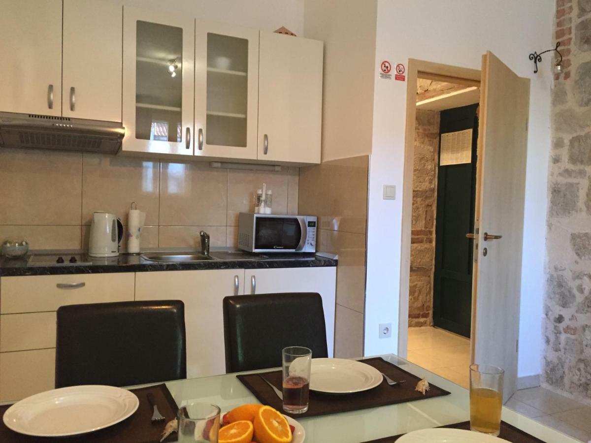 Luxury Apartment *