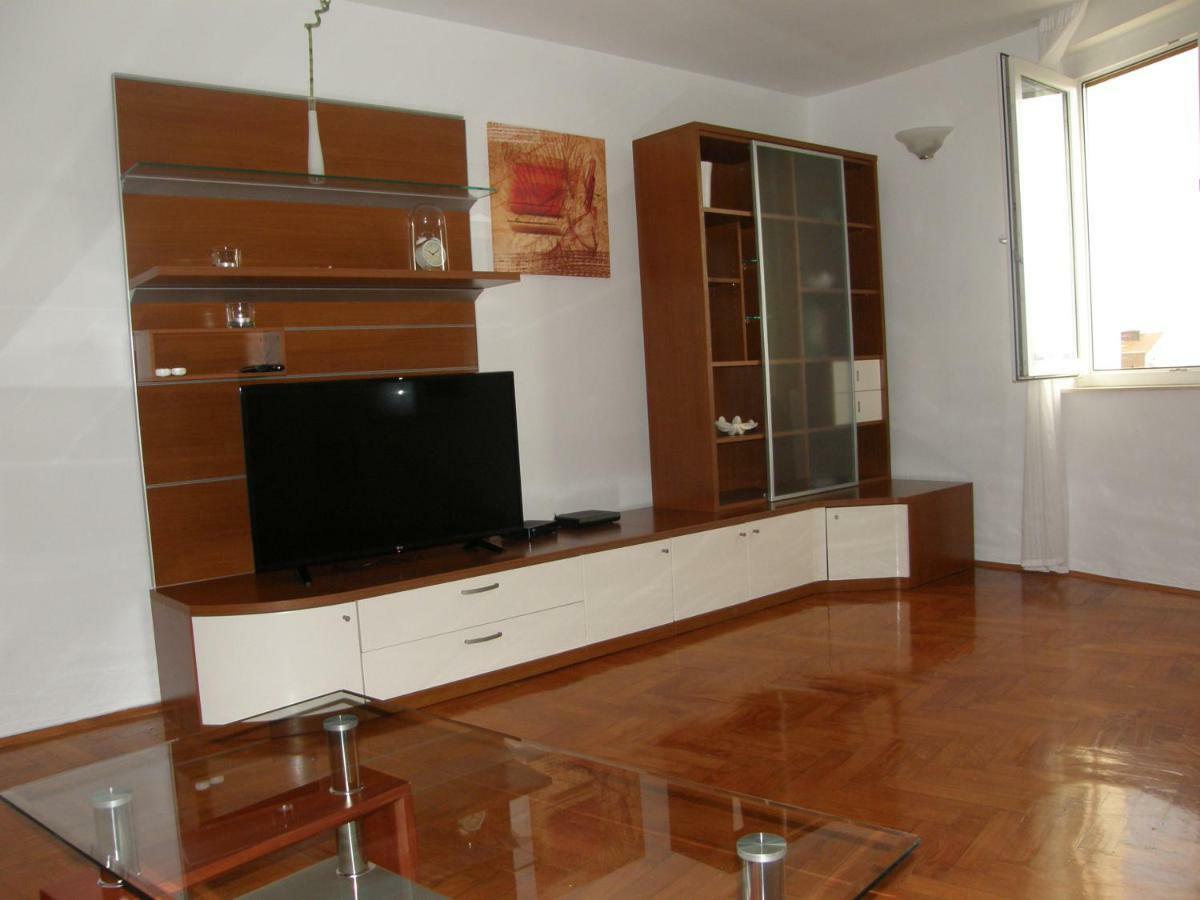Spacious In City Center Apartment