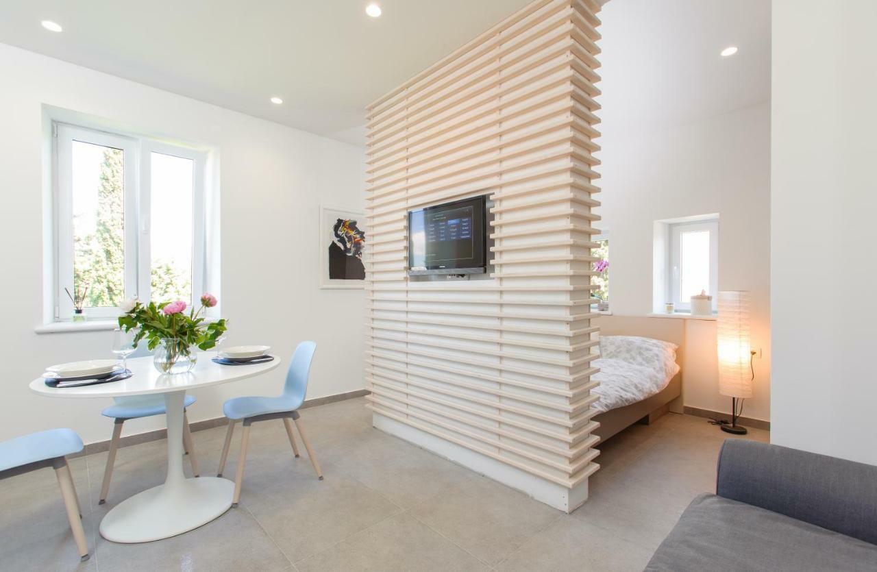 Mia Apartment Split