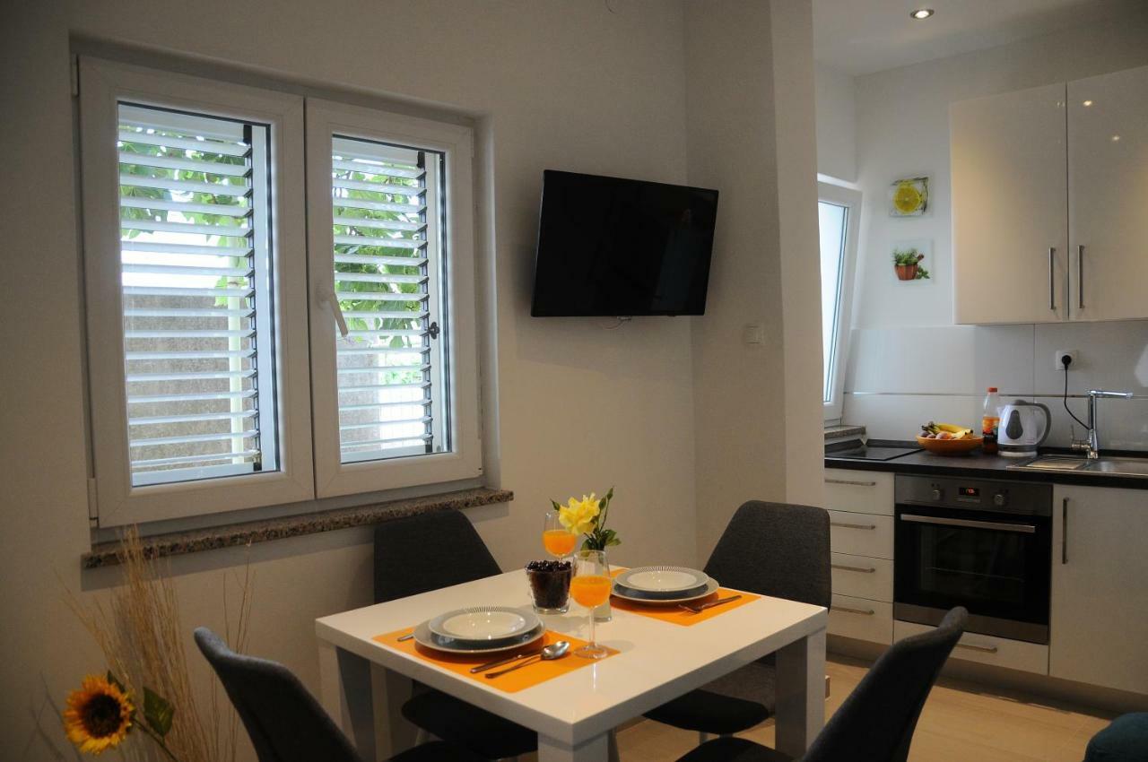 Aria With Private Parking Apartment