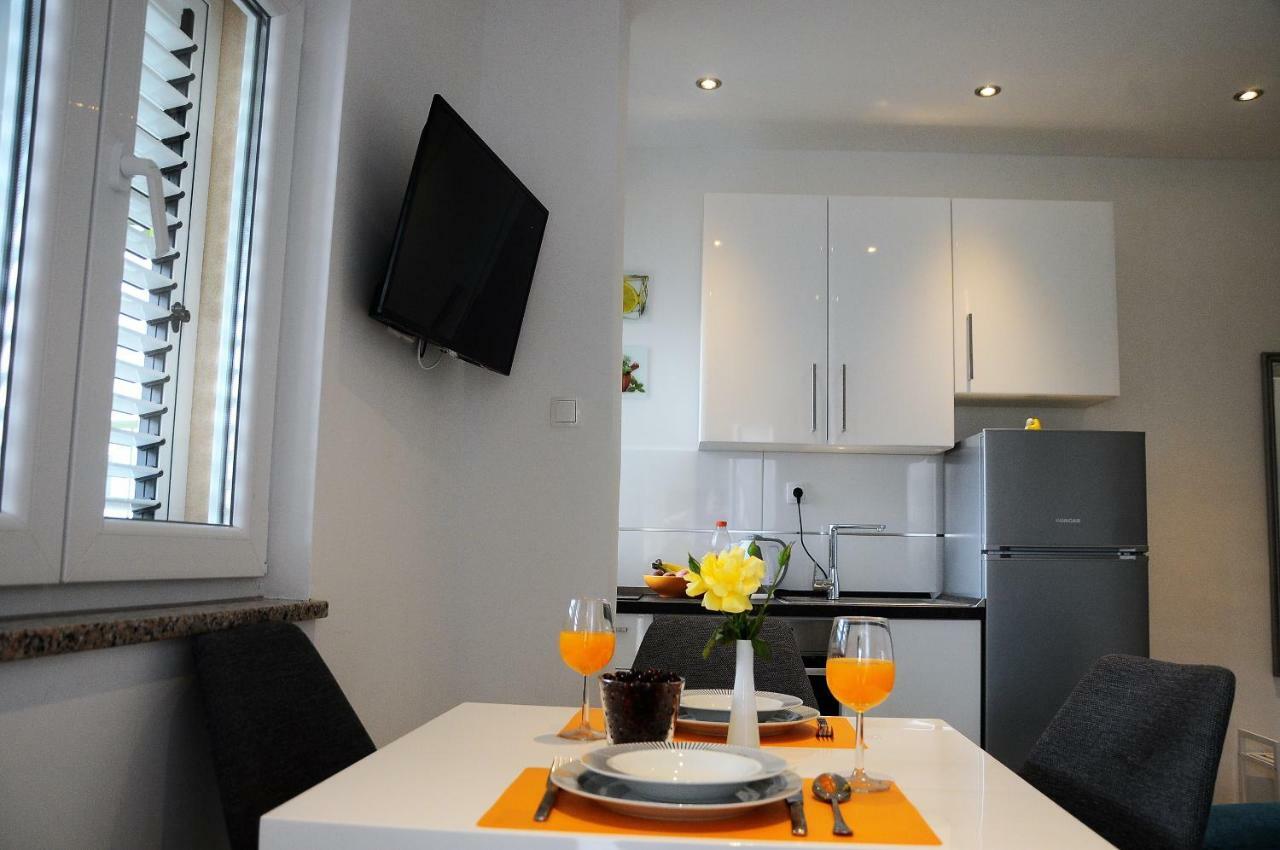 Aria With Private Parking Apartment Split