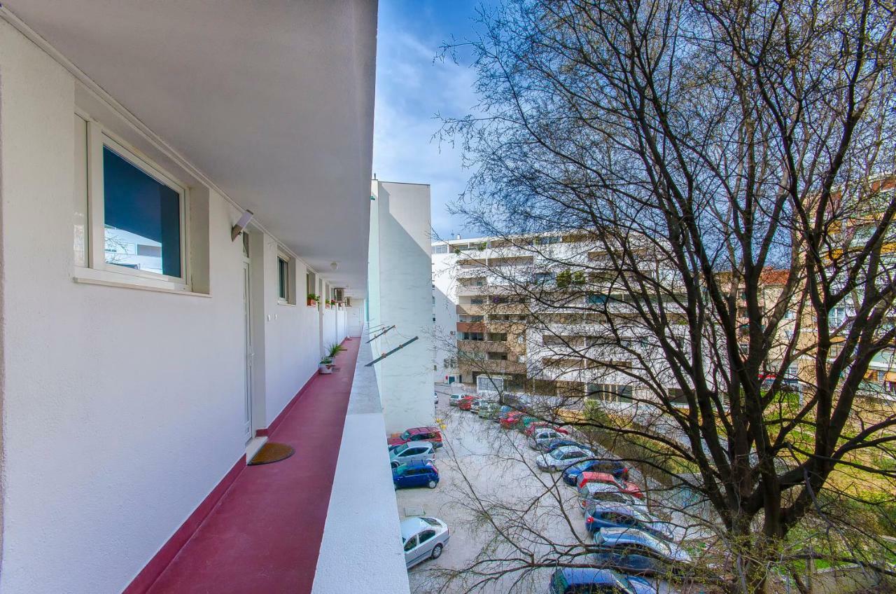 Side By Side Apartment *