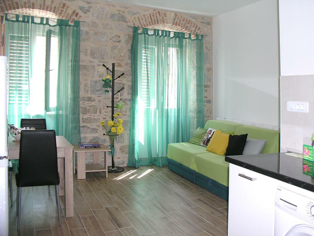 Klara I Gracia Apartment *