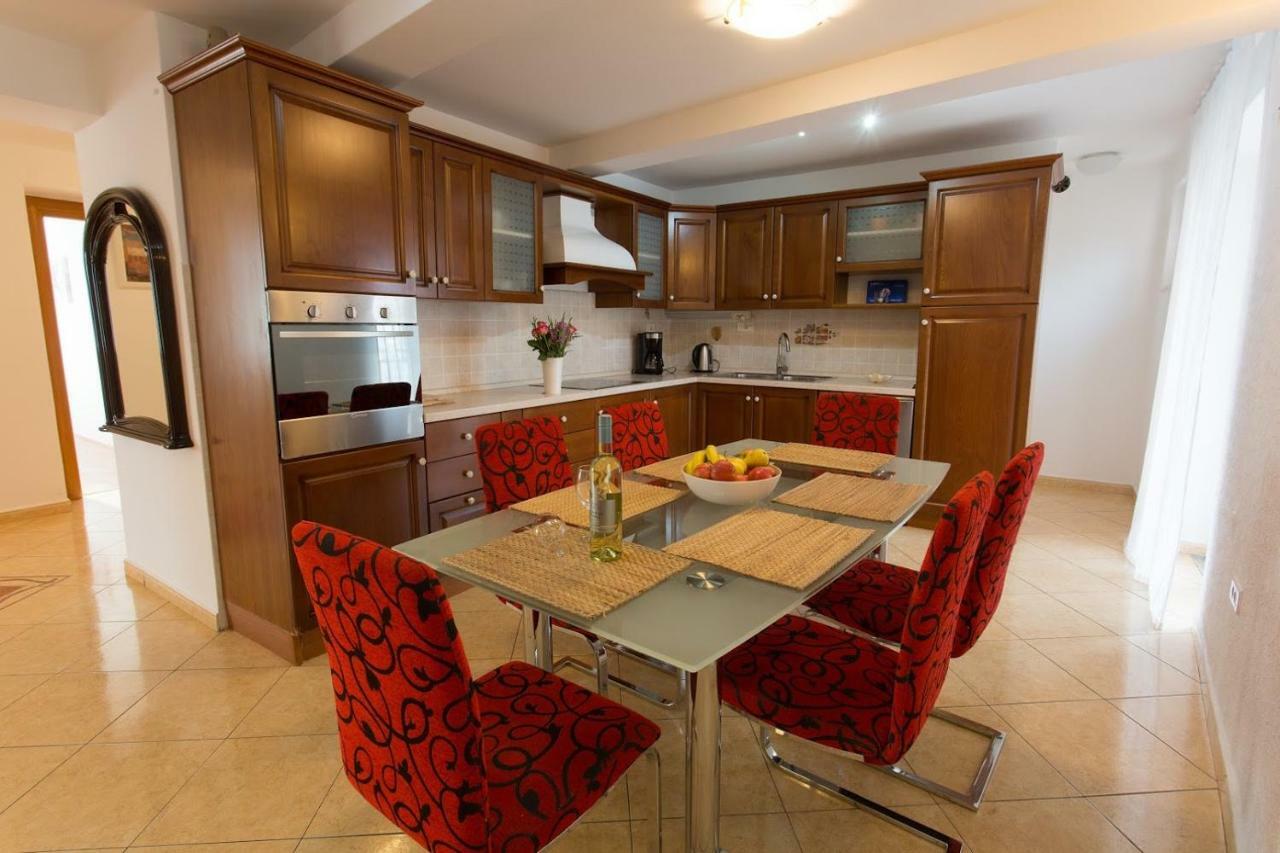 Spacious In City Center Apartment Split