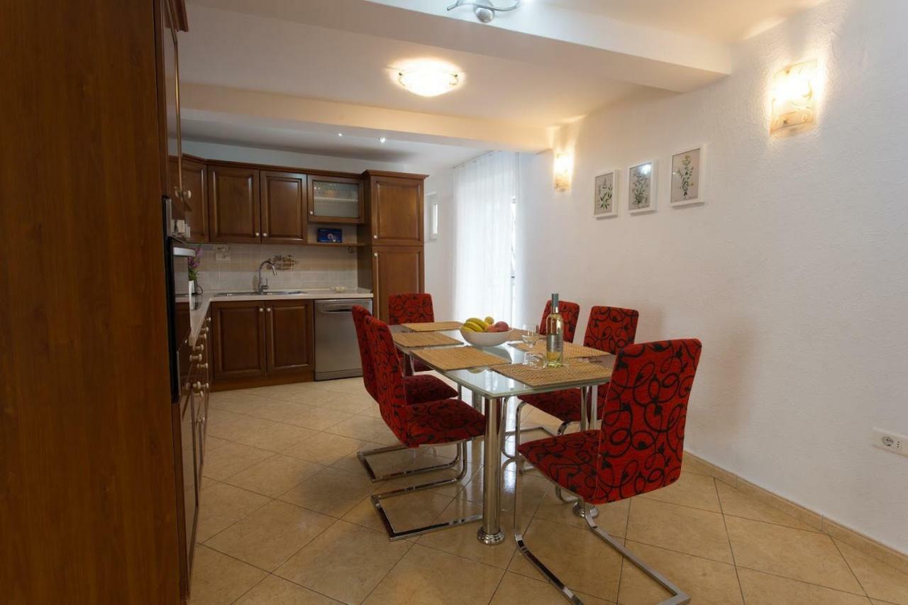 Spacious In City Center Apartment