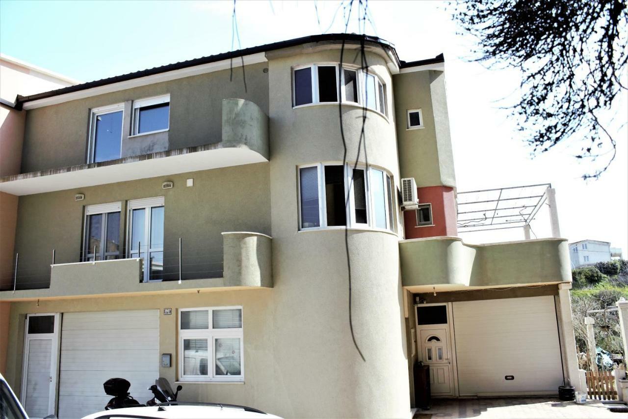 Apartment Rock & Sun Split