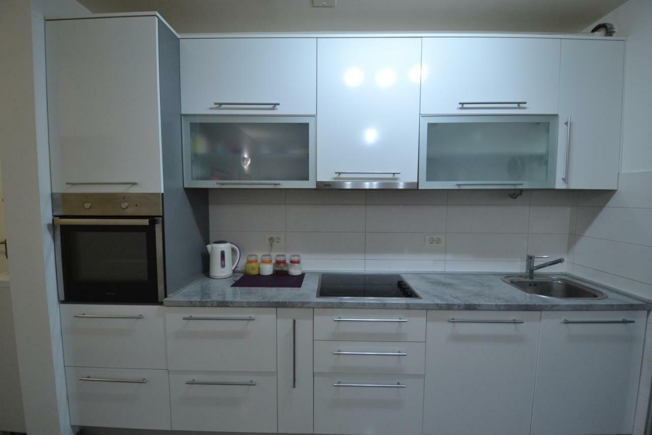 Damjan Apartment