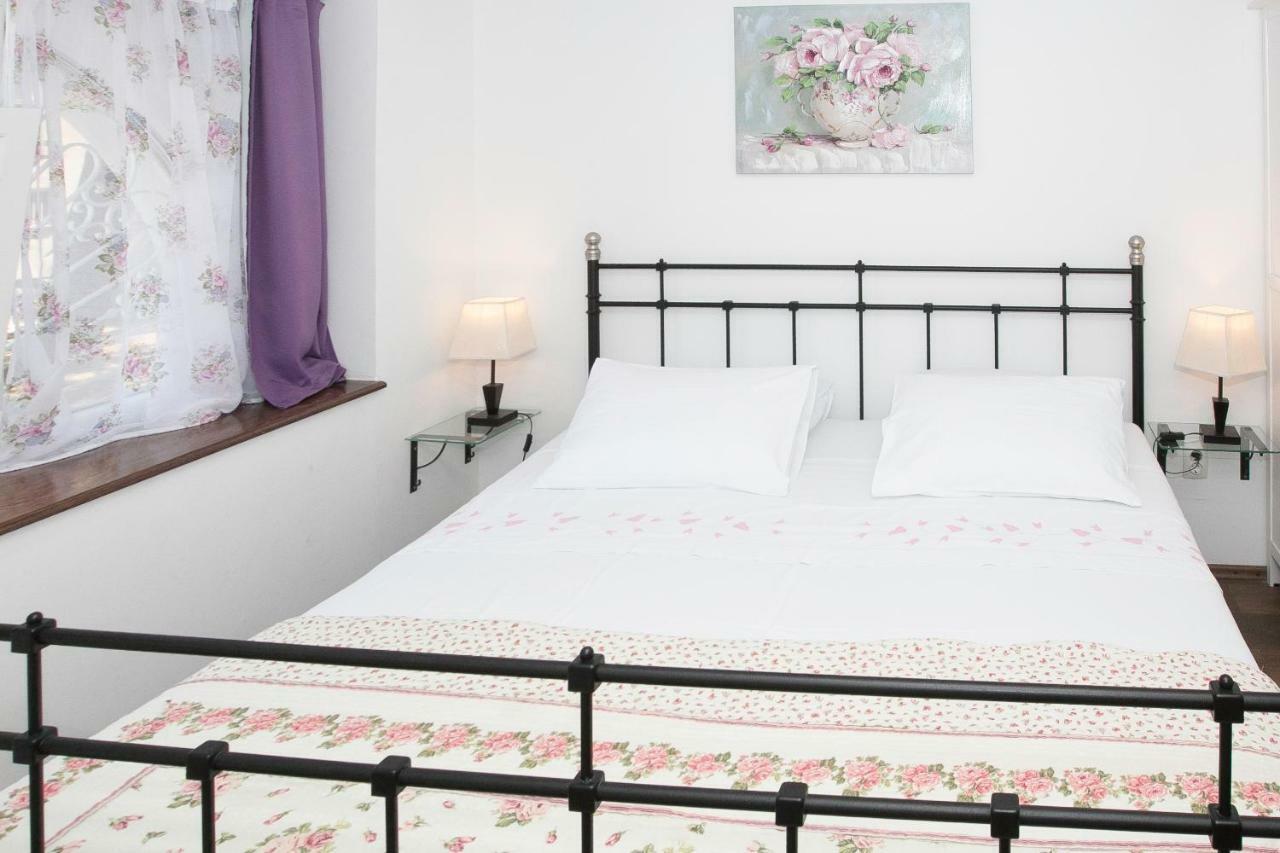 Miraflores Apartment Split