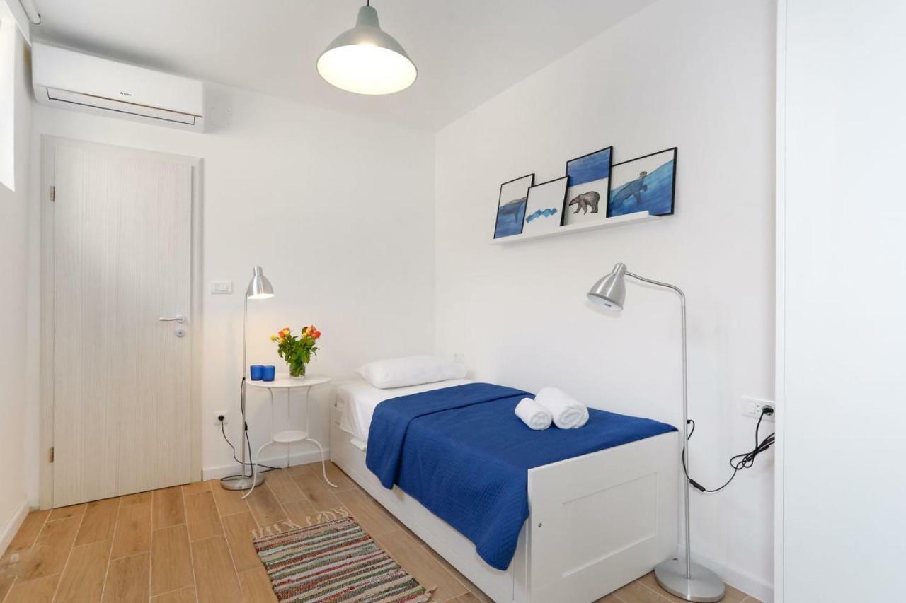 And Stone House Apartment
