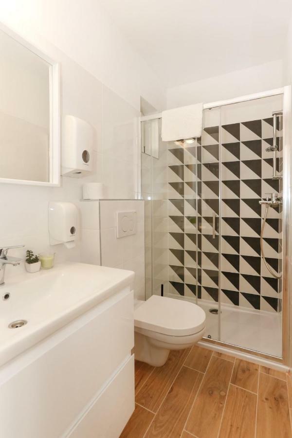 And Stone House Apartment *
