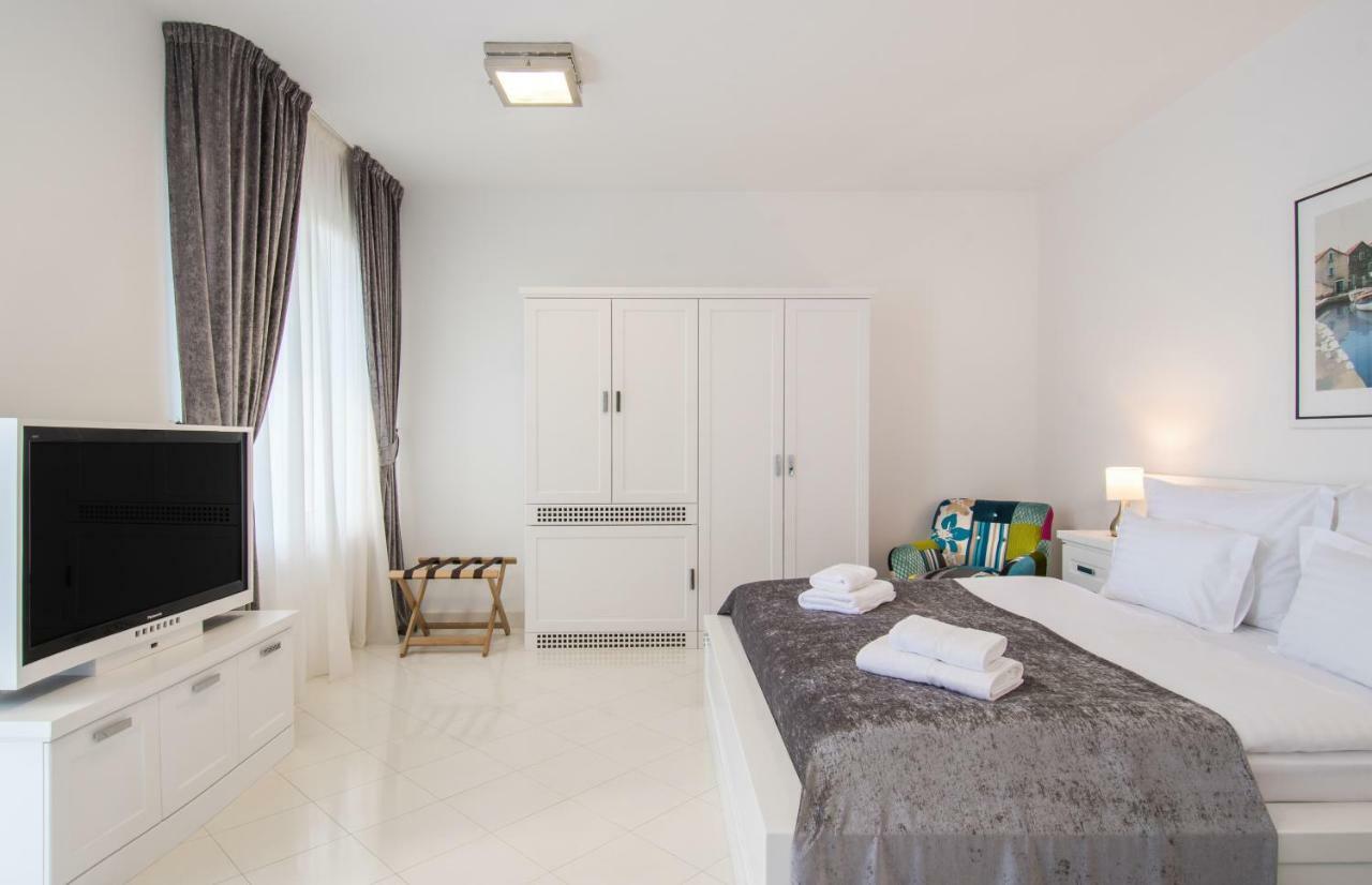 Apartment The Whitestone *