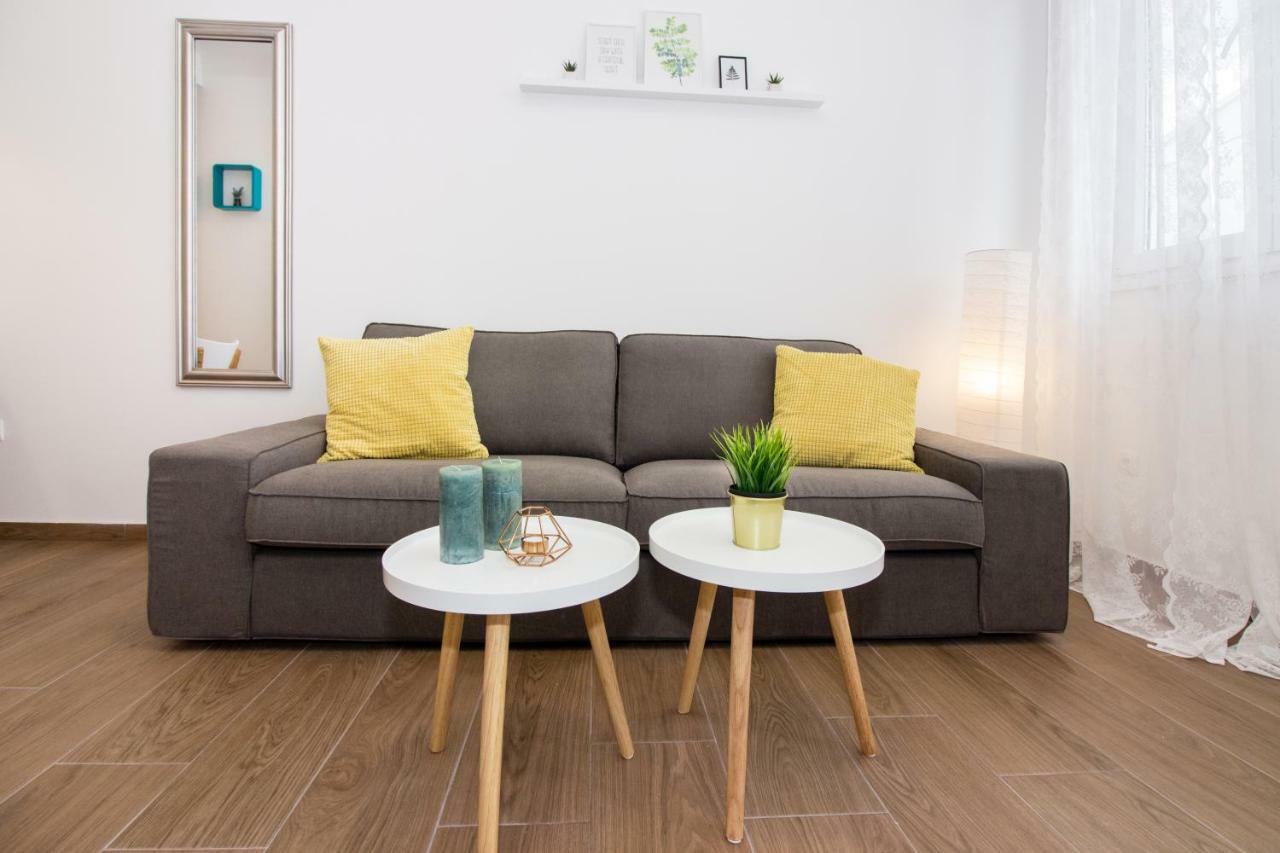 Urban Apartment *