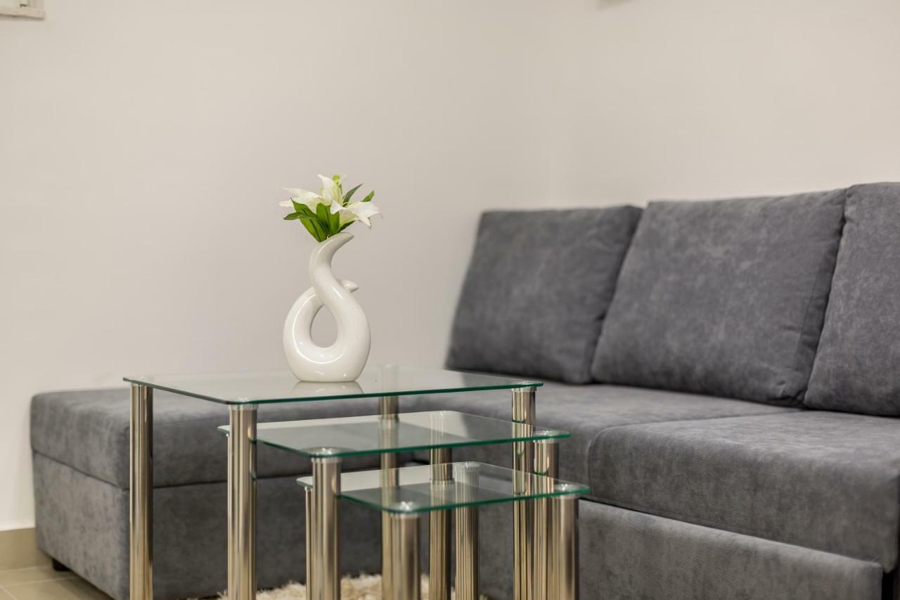 Nikol Apartment *