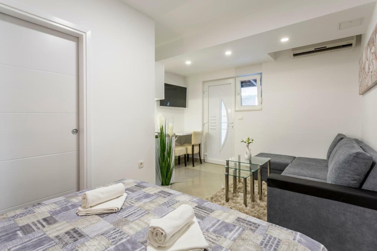 Nikol Apartment *