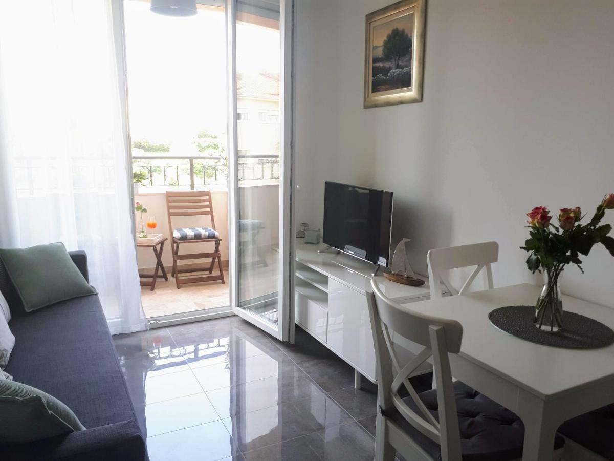 Eni With Garage Parking Apartment *