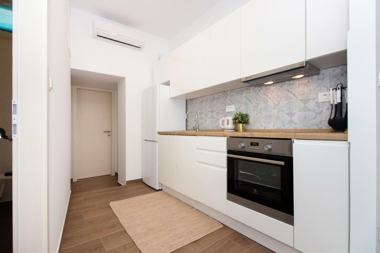 Urban Apartment *