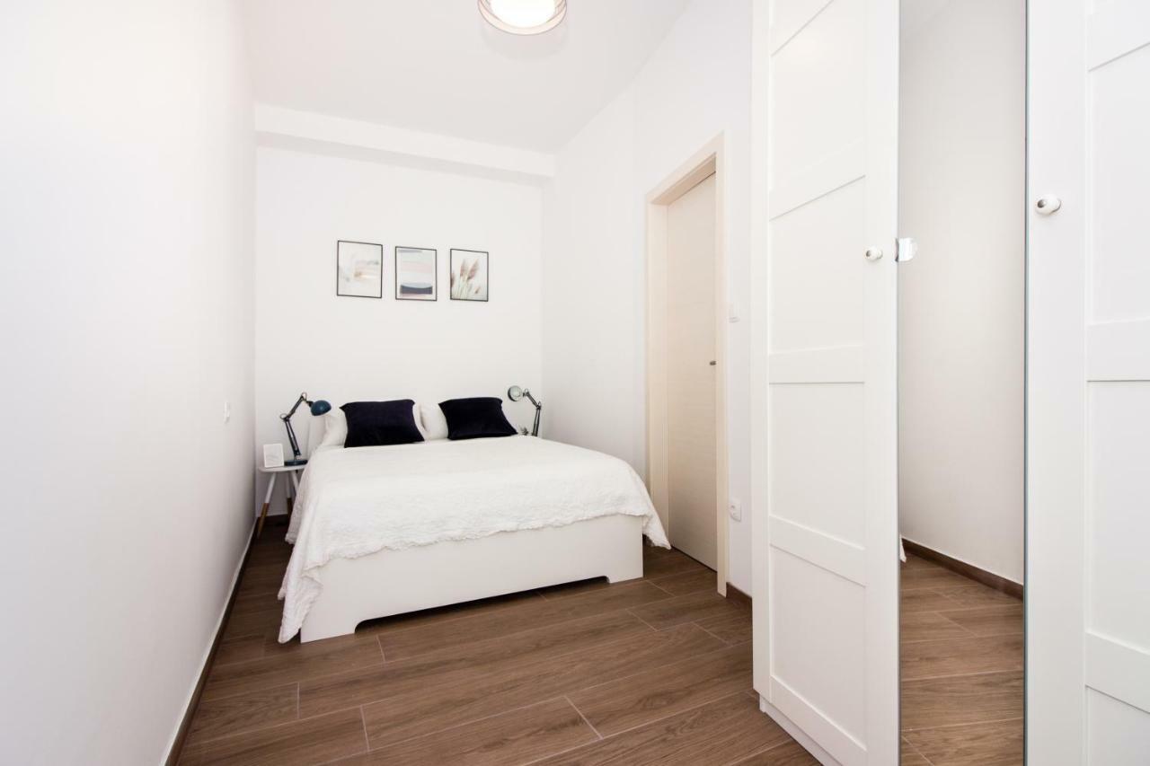 Urban Apartment *