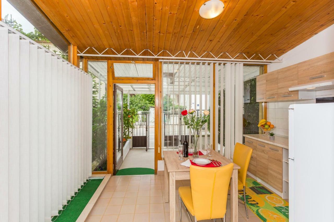 Leon-sara Apartment